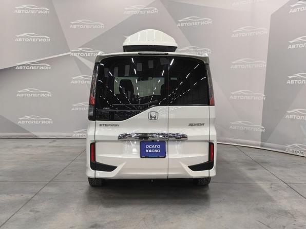 Honda Stepwgn V Рестайлинг с пробегом 2019 года, цена 2 499 000 рублей, 163972 км, минивэн, Автокод Объявления