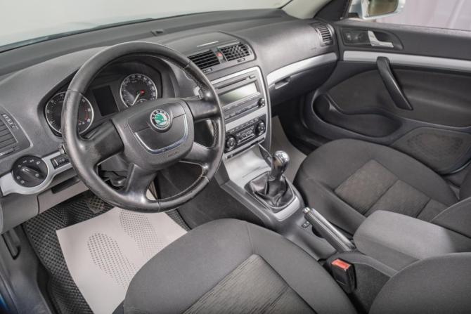 Skoda Octavia II (A5) Рестайлинг с пробегом 2010 года, цена 799 000 рублей, 231132 км, лифтбек, Автокод Объявления