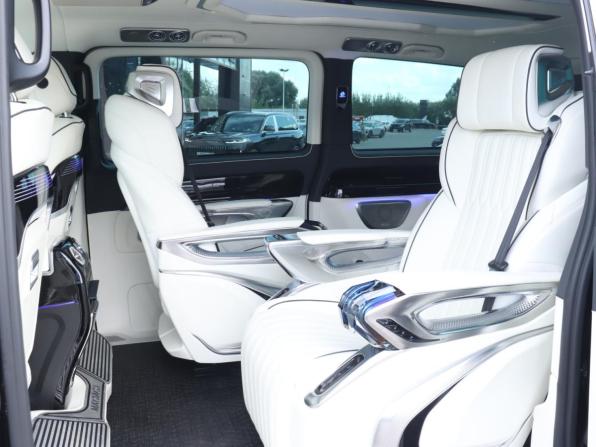 Mercedes-Benz V-Класс III (W447) Рестайлинг с пробегом 2024 года, цена 8 995 000 рублей, 7940 км, минивэн, Автокод Объявления