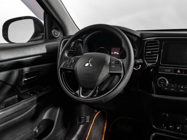Mitsubishi Outlander III Рестайлинг 3 с пробегом 2019 года, цена 1 819 000 рублей, 126074 км, внедорожник, Автокод Объявления