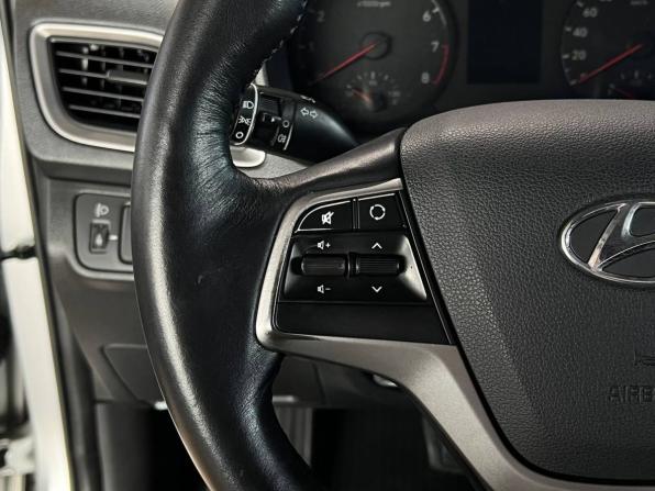 Hyundai Solaris II с пробегом 2018 года, цена 1 280 000 рублей, 103429 км, седан, Автокод Объявления