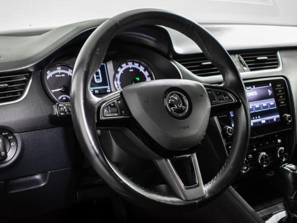 Skoda Octavia III (A7) Рестайлинг с пробегом 2018 года, цена 1 890 000 рублей, 135000 км, лифтбек, Автокод Объявления