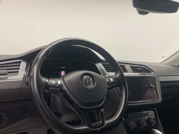 Volkswagen Tiguan II с пробегом 2018 года, цена 2 299 000 рублей, 159626 км, внедорожник, Автокод Объявления