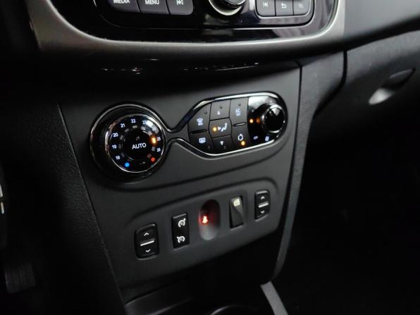 Renault Sandero II с пробегом 2015 года, цена 934 000 рублей, 86707 км, хэтчбек, Автокод Объявления