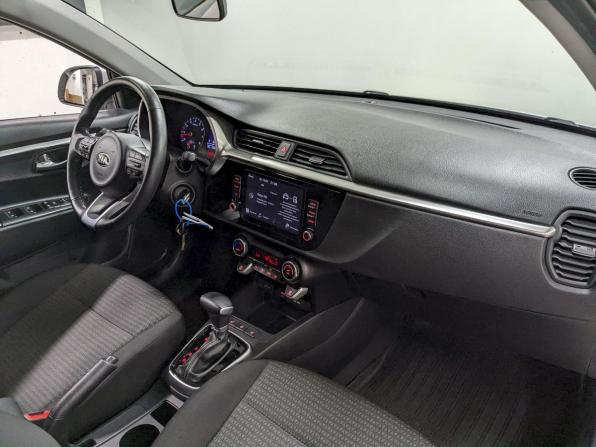Kia Rio IV Рестайлинг с пробегом 2021 года, цена 1 870 000 рублей, 63873 км, хэтчбек, Автокод Объявления