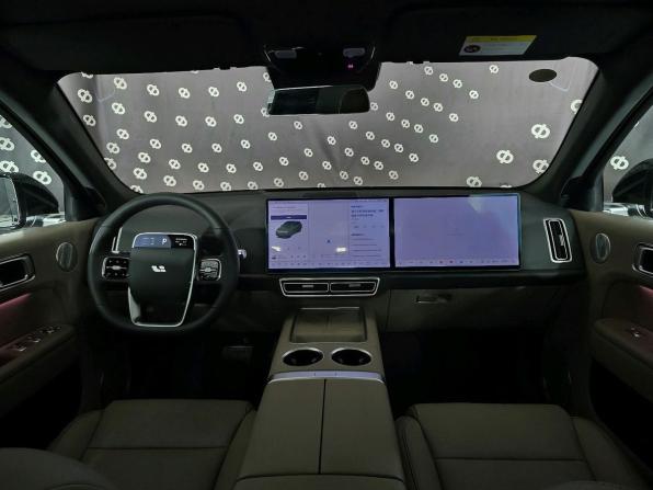Li Auto (Lixiang) L7 I Рестайлинг с пробегом 2025 года, цена 8 200 000 рублей, 43 км, внедорожник, Автокод Объявления