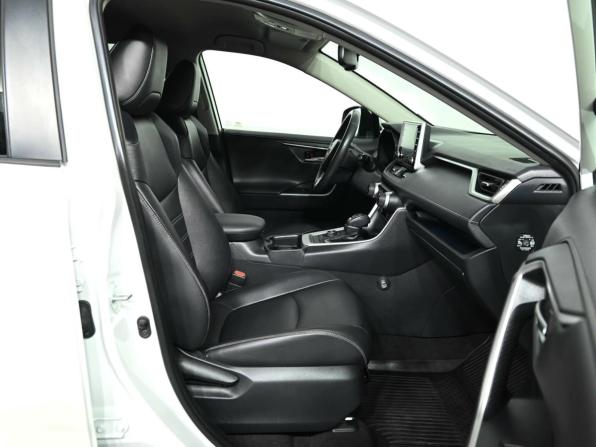 Toyota RAV4 V (XA50) с пробегом 2021 года, цена 3 990 000 рублей, 68152 км, внедорожник, Автокод Объявления
