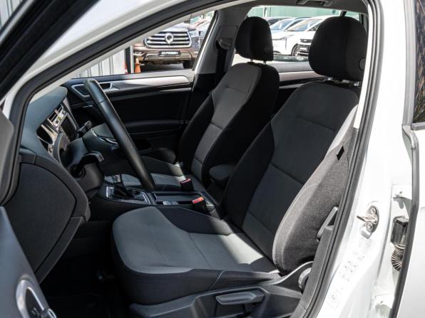 Volkswagen Golf VII Рестайлинг с пробегом 2017 года, цена 1 597 000 рублей, 42150 км, хэтчбек, Автокод Объявления