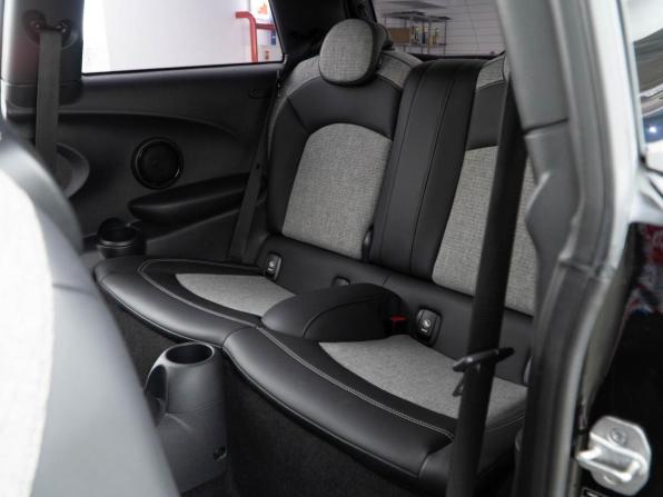 Mini Hatch III (F55/F56) Рестайлинг с пробегом 2020 года, цена 3 201 444 рубля, 74460 км, хэтчбек, Автокод Объявления