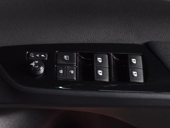 Toyota Prius IV (XW50) с пробегом 2016 года, цена 1 664 997 рублей, 155198 км, лифтбек, Автокод Объявления