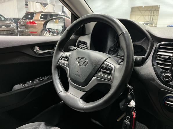 Hyundai Solaris II Рестайлинг с пробегом 2021 года, цена 1 690 000 рублей, 44900 км, седан, Автокод Объявления