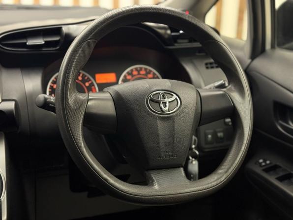 Toyota Wish II Рестайлинг с пробегом 2013 года, цена 1 668 000 рублей, 97400 км, минивэн, Автокод Объявления