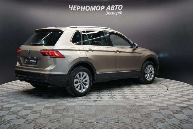 Volkswagen Tiguan II с пробегом 2017 года, цена 2 300 000 рублей, 184000 км, внедорожник, Автокод Объявления