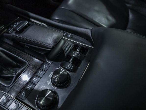 Lexus LX III Рестайлинг 2 с пробегом 2015 года, цена 5 199 000 рублей, 294411 км, внедорожник, Автокод Объявления