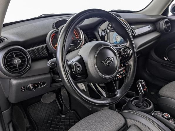 Mini Hatch III (F55/F56) Рестайлинг с пробегом 2019 года, цена 2 520 000 рублей, 86114 км, хэтчбек, Автокод Объявления