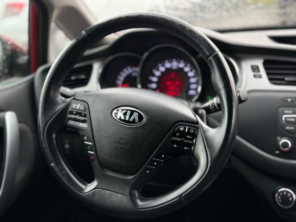 Kia Ceed II Рестайлинг с пробегом 2015 года, цена 1 035 000 рублей, 188377 км, хэтчбек, Автокод Объявления