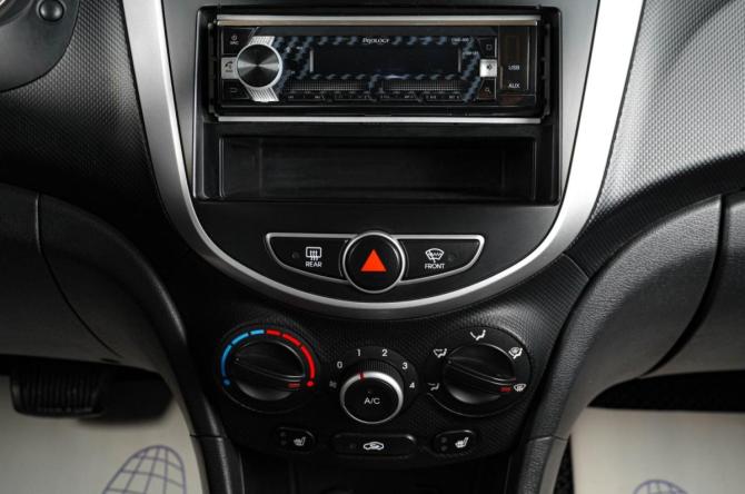 Hyundai Solaris I с пробегом 2012 года, цена 869 000 рублей, 325000 км, седан, Автокод Объявления