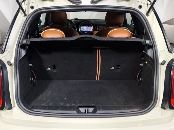 Mini Hatch III (F55/F56) Рестайлинг с пробегом 2020 года, цена 2 950 000 рублей, 82634 км, хэтчбек, Автокод Объявления