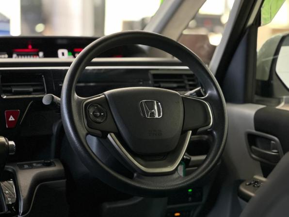 Honda Stepwgn V с пробегом 2017 года, цена 1 790 000 рублей, 85031 км, минивэн, Автокод Объявления