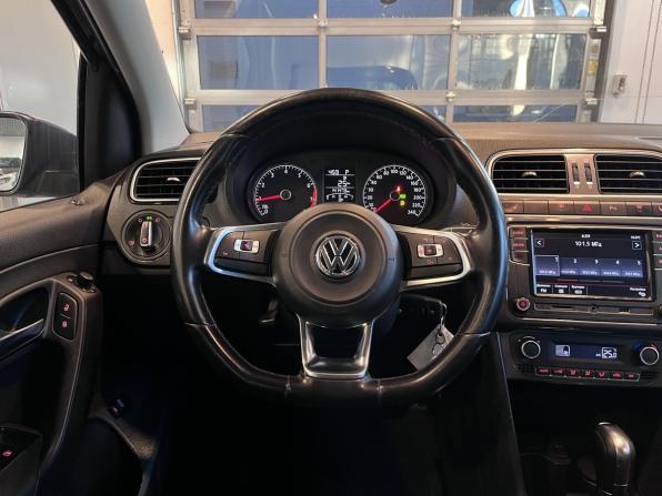 Volkswagen Polo V Рестайлинг с пробегом 2019 года, цена 1 365 000 рублей, 141471 км, седан, Автокод Объявления