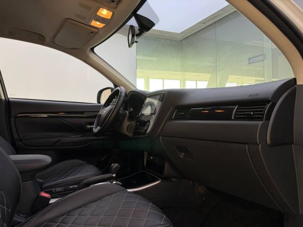 Mitsubishi Outlander III Рестайлинг 3 с пробегом 2022 года, цена 2 500 000 рублей, 48306 км, внедорожник, Автокод Объявления