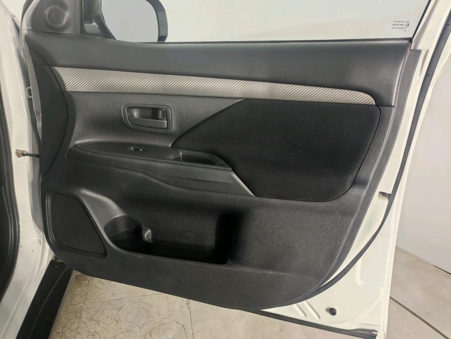 Mitsubishi Outlander III Рестайлинг 2 Санкт-Петербург  - изображение 17