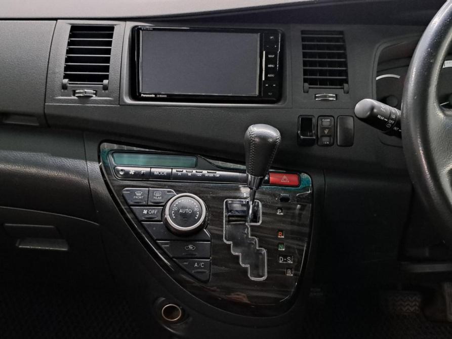 Toyota ISis I Рестайлинг Казань  - изображение 18