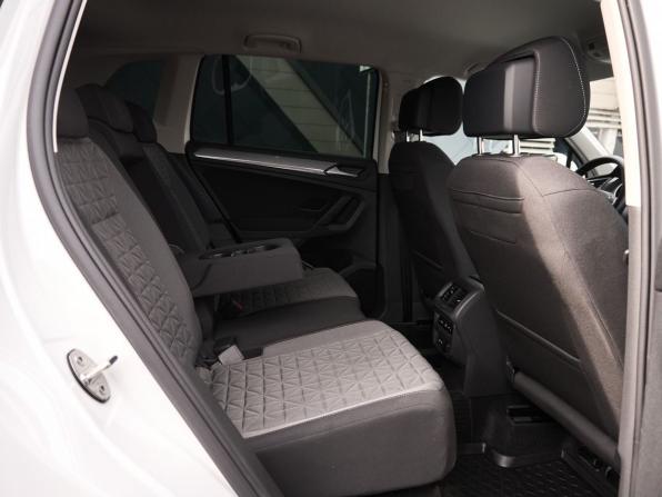 Volkswagen Tiguan II Рестайлинг с пробегом 2021 года, цена 2 987 000 рублей, 24941 км, внедорожник, Автокод Объявления