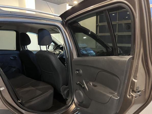 Renault Sandero II Рестайлинг с пробегом 2019 года, цена 1 280 000 рублей, 88425 км, хэтчбек, Автокод Объявления