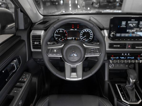 Mitsubishi L200 VI с пробегом 2025 года, цена 5 300 000 рублей, 50 км, пикап, Автокод Объявления