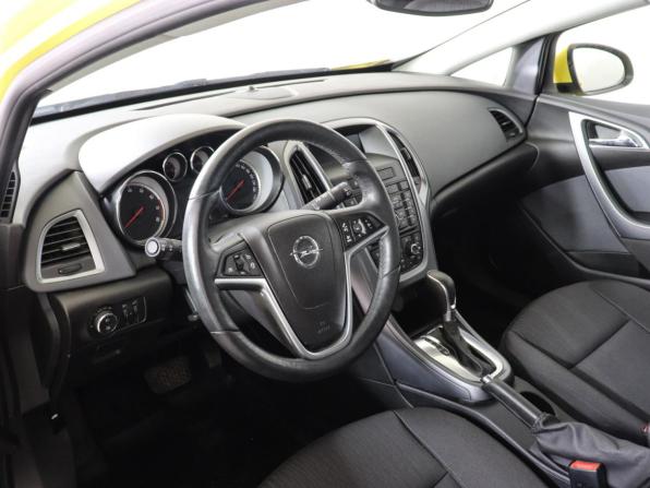 Opel Astra J Рестайлинг с пробегом 2014 года, цена 1 100 000 рублей, 67315 км, хэтчбек, Автокод Объявления