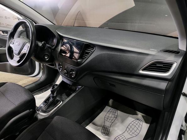 Hyundai Solaris II с пробегом 2018 года, цена 1 330 000 рублей, 127448 км, седан, Автокод Объявления