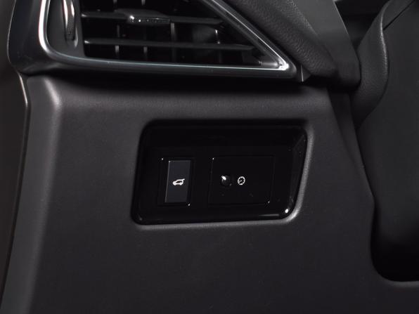 Jaguar F-Pace I с пробегом 2017 года, цена 2 499 999 рублей, 69592 км, внедорожник, Автокод Объявления