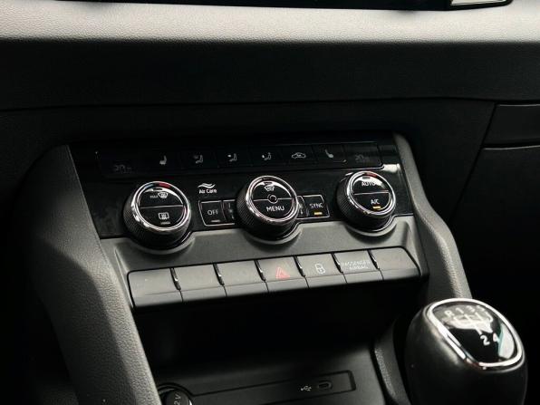 Skoda Karoq I с пробегом 2022 года, цена 2 257 600 рублей, 100882 км, внедорожник, Автокод Объявления