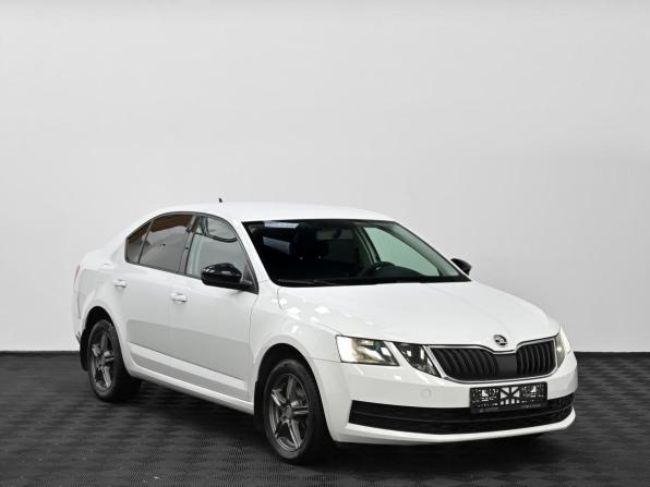 Skoda Octavia III (A7) Рестайлинг с пробегом 2017 года, цена 1 449 000 рублей, 113000 км, лифтбек, Автокод Объявления