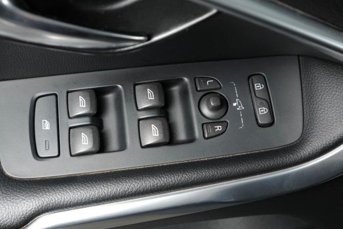 Volvo V40 II с пробегом 2014 года, цена 1 089 000 рублей, 240000 км, хэтчбек, Автокод Объявления