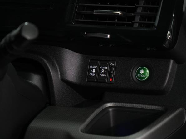 Honda Stepwgn V с пробегом 2015 года, цена 1 890 000 рублей, 92900 км, минивэн, Автокод Объявления
