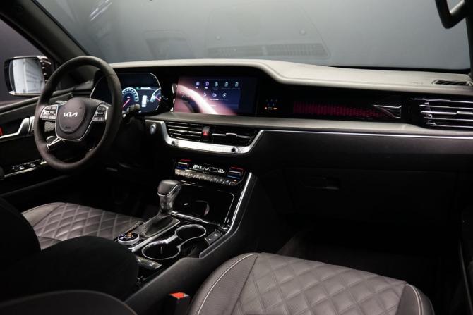 Kia Mohave I Рестайлинг 2 с пробегом 2023 года, цена 5 890 000 рублей, 53000 км, внедорожник, Автокод Объявления