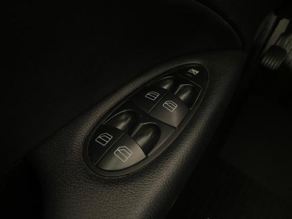 Mercedes-Benz E-Класс III (W211 S211) Рестайлинг с пробегом 2006 года, цена 1 100 000 рублей, 177932 км, седан, Автокод Объявления