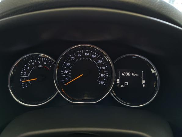 Renault Logan II Рестайлинг с пробегом 2020 года, цена 980 000 рублей, 120000 км, седан, Автокод Объявления