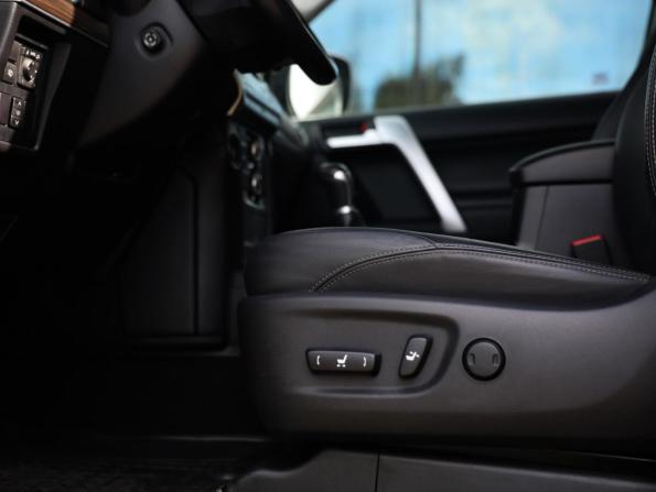Toyota Land Cruiser Prado 150 Series Рестайлинг 2 с пробегом 2018 года, цена 5 399 000 рублей, 118301 км, внедорожник, Автокод Объявления