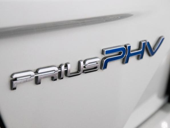 Toyota Prius IV (XW50) с пробегом 2018 года, цена 2 000 000 рублей, 180853 км, лифтбек, Автокод Объявления