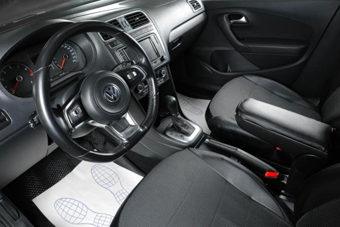 Volkswagen Polo V Рестайлинг с пробегом 2019 года, цена 1 339 000 рублей, 116000 км, седан, Автокод Объявления