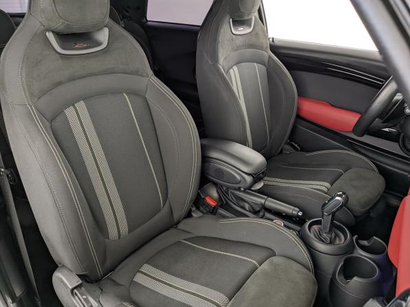 Mini Hatch III (F55/F56) Рестайлинг с пробегом 2020 года, цена 2 990 000 рублей, 84800 км, хэтчбек, Автокод Объявления