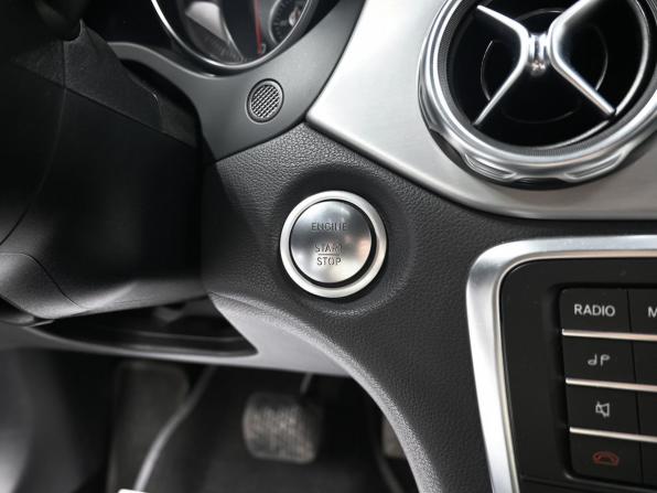 Mercedes-Benz GLA I (X156) Рестайлинг с пробегом 2017 года, цена 2 375 000 рублей, 86955 км, внедорожник, Автокод Объявления