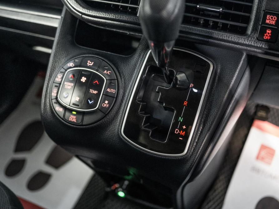 Toyota Noah III (R80) Рестайлинг Иркутск  - изображение 14