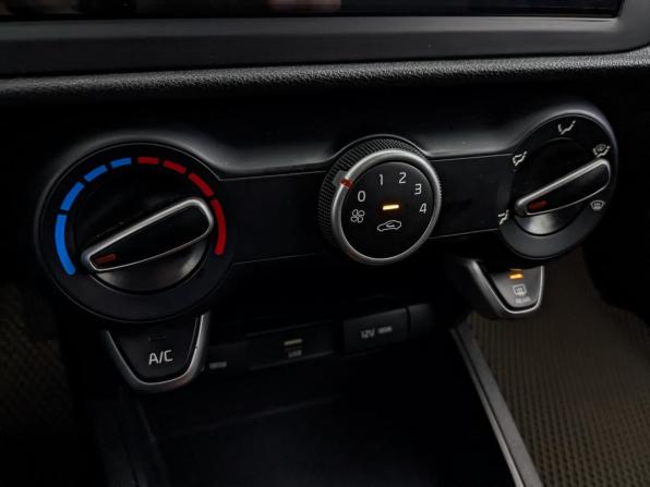 Kia Rio IV Рестайлинг с пробегом 2021 года, цена 1 755 000 рублей, 36766 км, хэтчбек, Автокод Объявления
