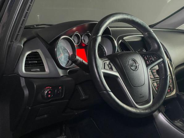Opel Astra J Рестайлинг с пробегом 2013 года, цена 925 000 рублей, 140033 км, хэтчбек, Автокод Объявления
