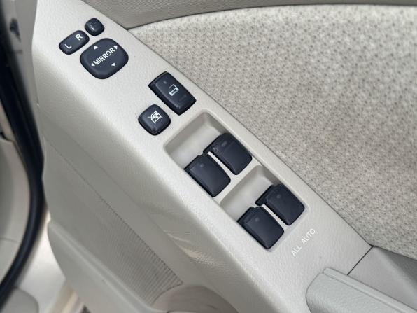 Toyota ISis I Рестайлинг с пробегом 2011 года, цена 1 050 000 рублей, 156159 км, компактвэн, Автокод Объявления