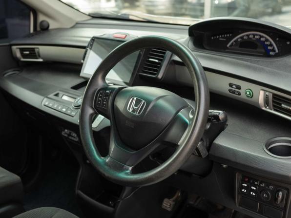 Honda Freed I с пробегом 2011 года, цена 940 000 рублей, 196170 км, компактвэн, Автокод Объявления
